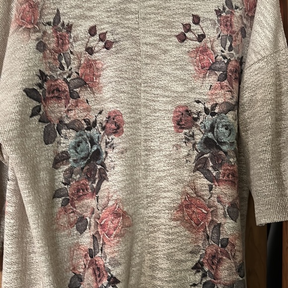 Lightweight rose pattern duster, size medium - Picture 3 of 3